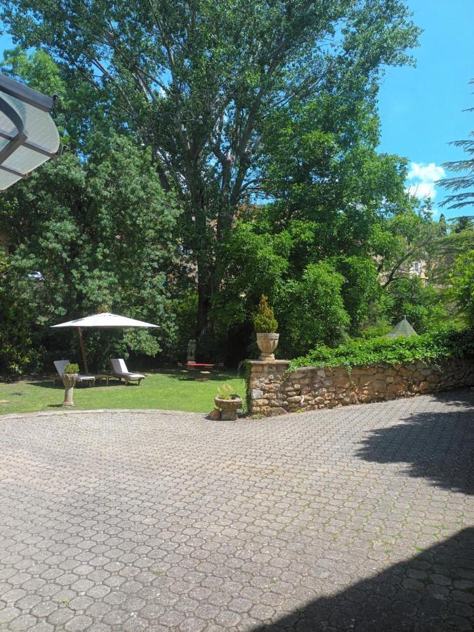 Bed and Breakfast Le Vieux Moulin De Jouques Exterior foto