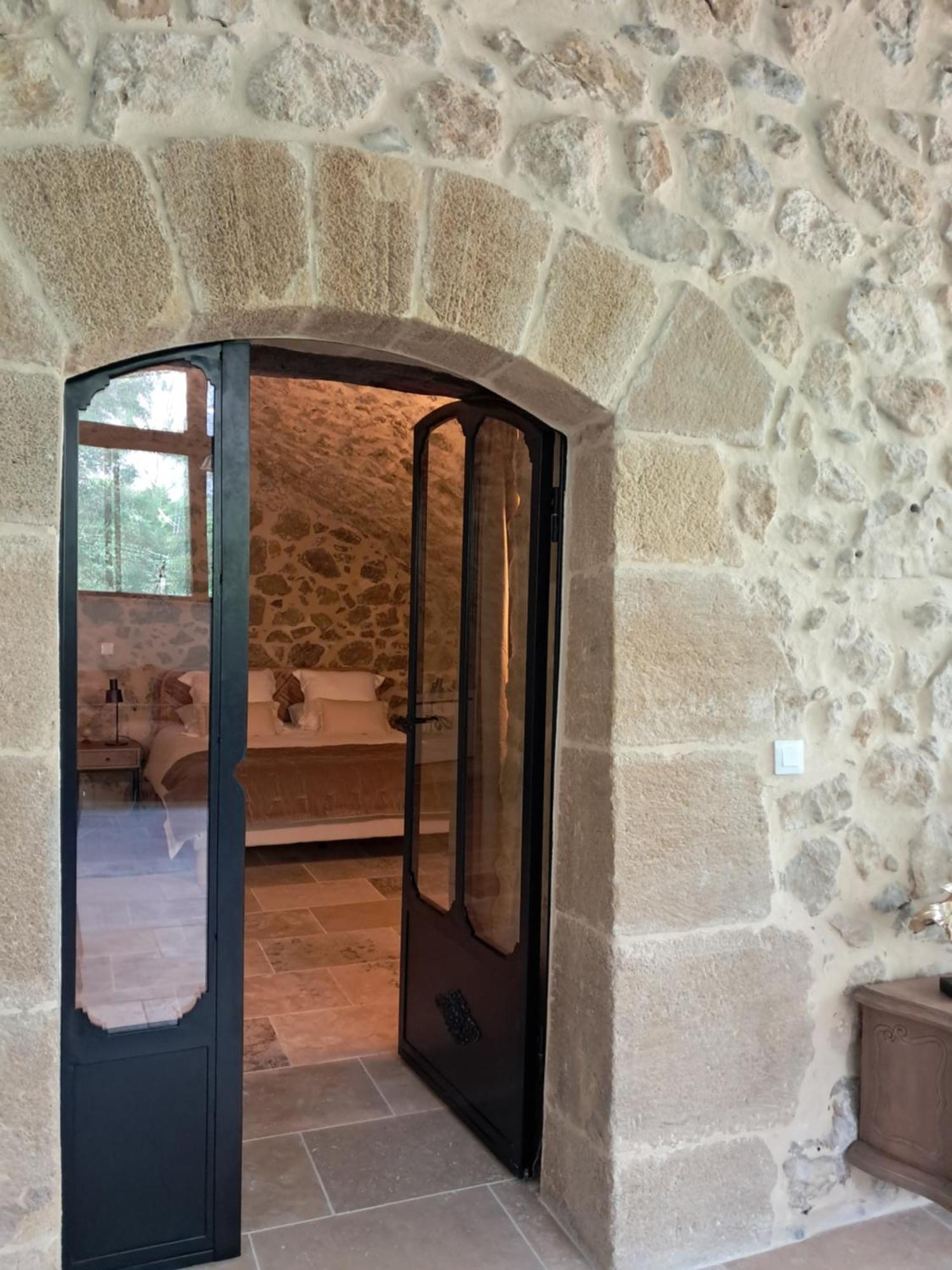 Bed and Breakfast Le Vieux Moulin De Jouques Exterior foto